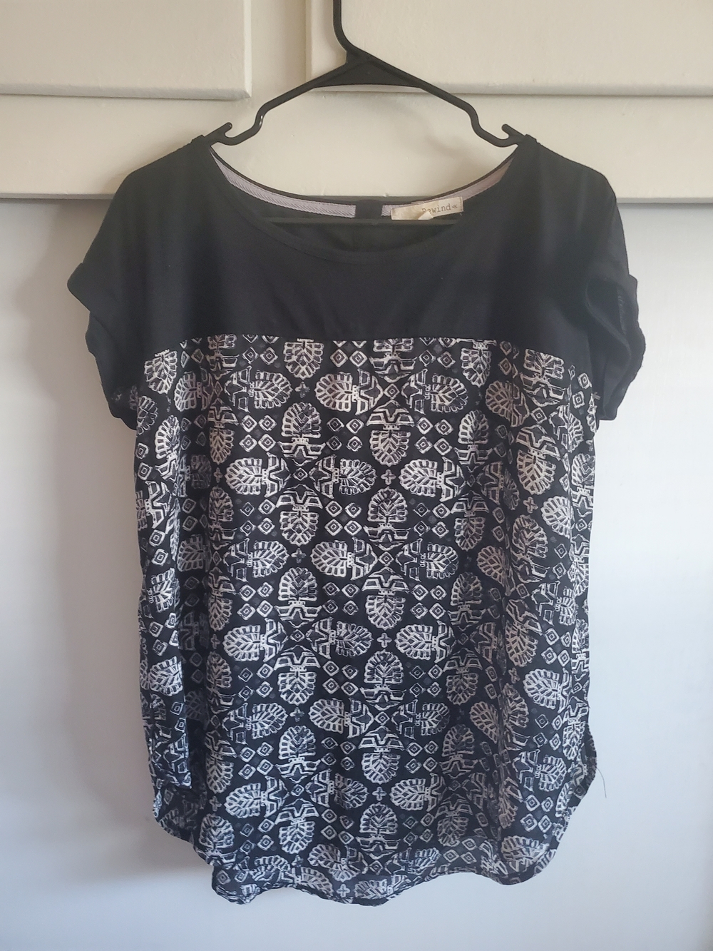 Rewind Black and White Short Sleeve Patterned Top